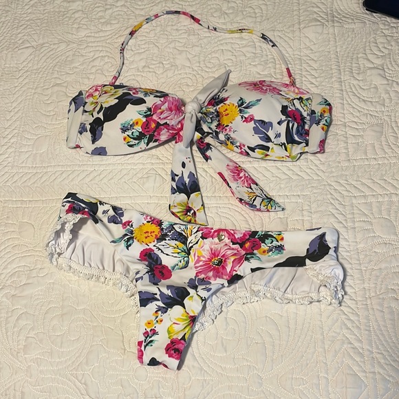 Jessie James Decker x Amore & Sorvete Bikini - Picture 1 of 5